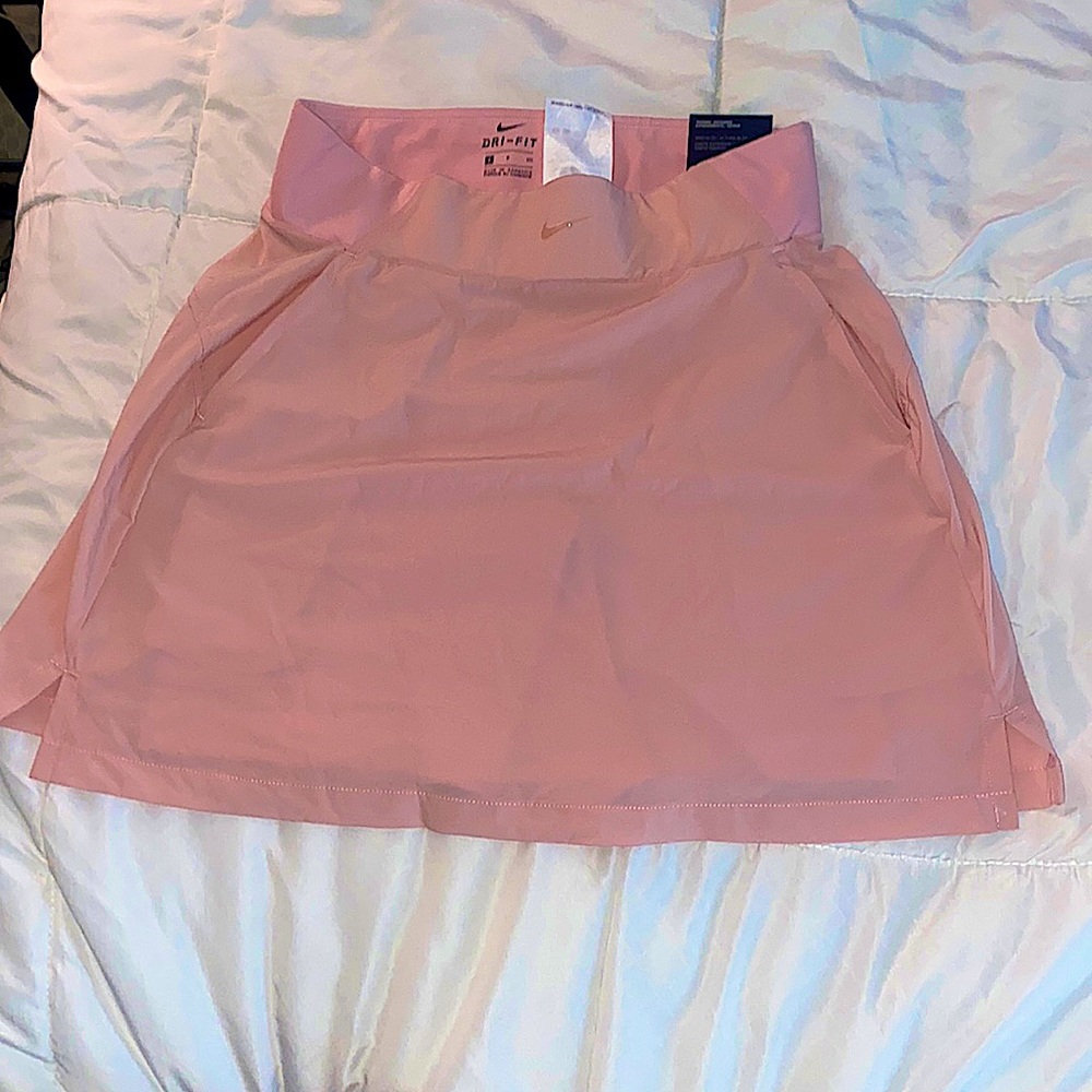 Never worn Nike Dri-fit tennis/golf skirt